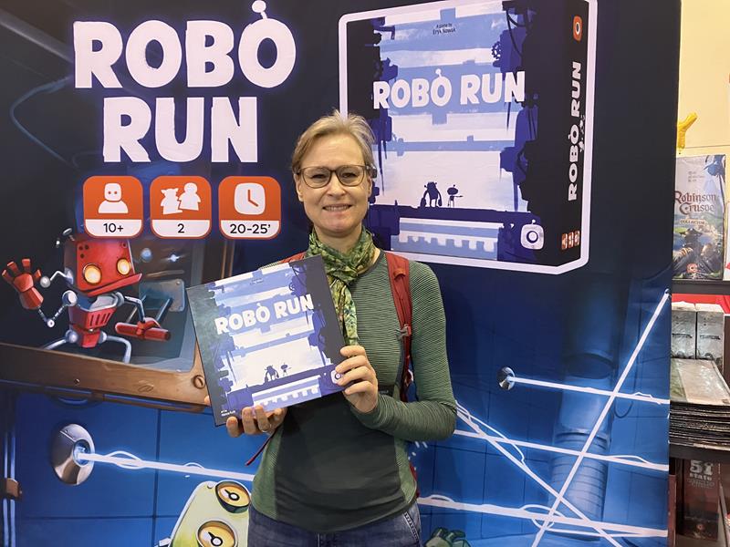 [Nicole presenting Robo Run at the PORTAL GAMES booth]